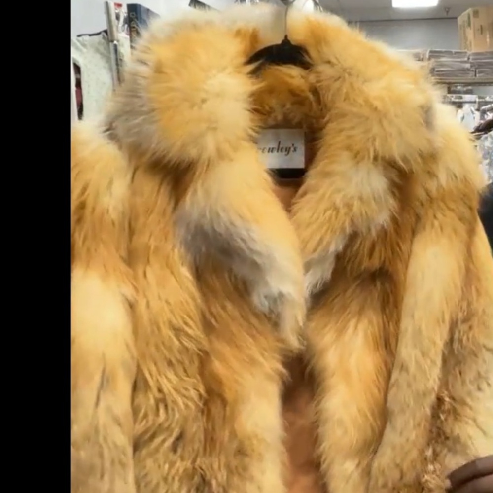 Cawley Women's Red Fur - Picture 2 of 5